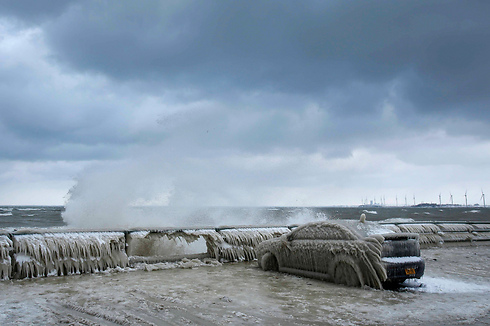 מכונית מכוסה בקרח, ניו יורק (צילום: רויטרס) (צילום: רויטרס)