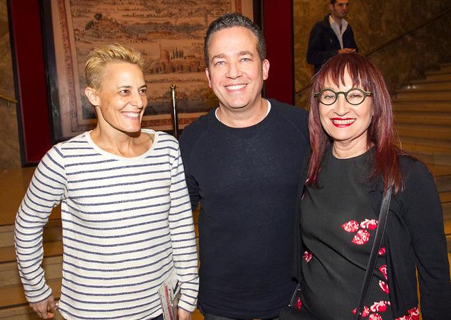 אני והיפות שלי. גיא פינס עם אשתו רותי ואימו ציפי (צילום: רפי דלויה)