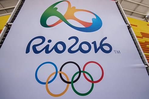 המשחקים יתקיימו כרגיל? שלט לקראת האולימפיאדה בריו (צילום: AFP) (צילום: AFP)