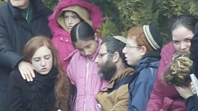 Dafna Meir's husband and children at the Otniel synagogue (Photo: TPS)