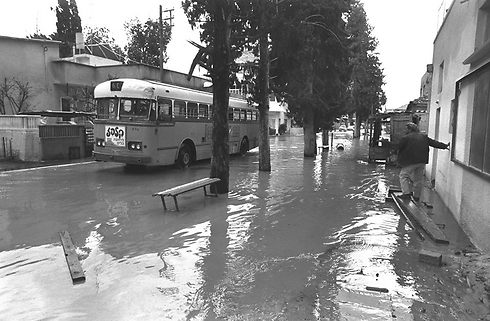 Flooding in the Montefiore neighborhood, Tel Aviv, 1974 (Photo: Yaakov Sa'ar/GPO)