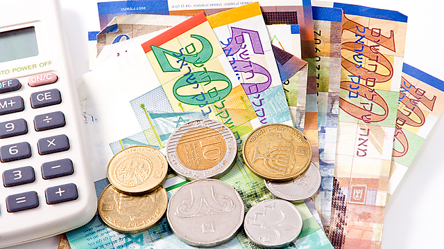 Private saving is on the rise. (Photo: Shutterstock) (Photo: Shutterstock)
