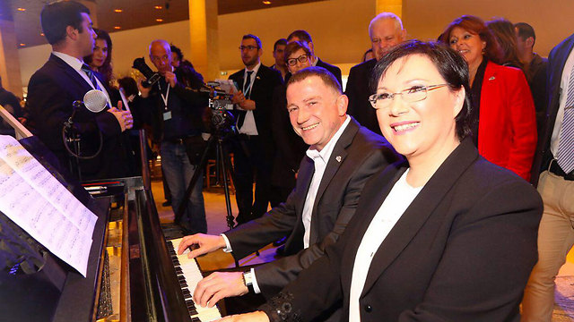 Knesset Speaker Edelstein and MK Tali Ploskov (Kulanu) at the piano.