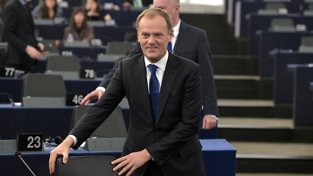 דונלד טוסק בפרלמנט האירופי, היום (צילום: AFP) (צילום: AFP)