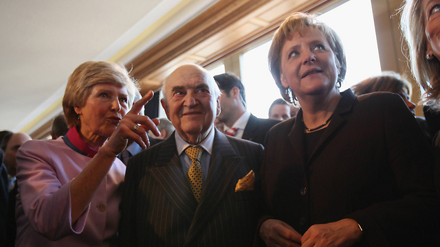 Lord Weidenfeld with German Chancellor Angela Merkel in 2008 (Photo: gettyimages)
