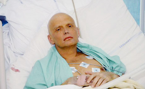 אלכסנדר ליטוויננקו בימיו האחרונים, בבית החולים (צילום: AP) (צילום: AP)
