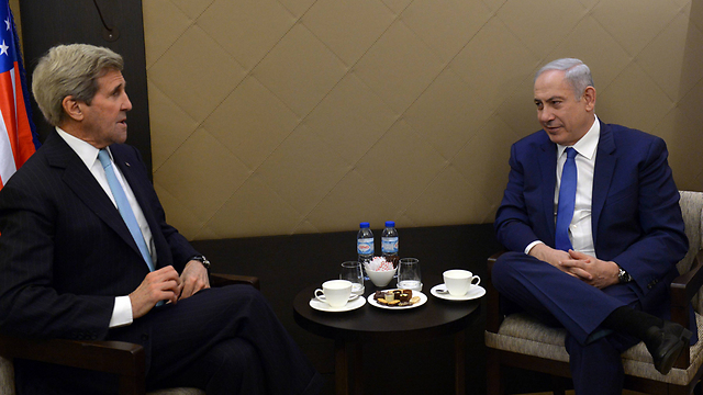 Kerry with PM Netanyahu (Photo: Haim Zach/GPO)