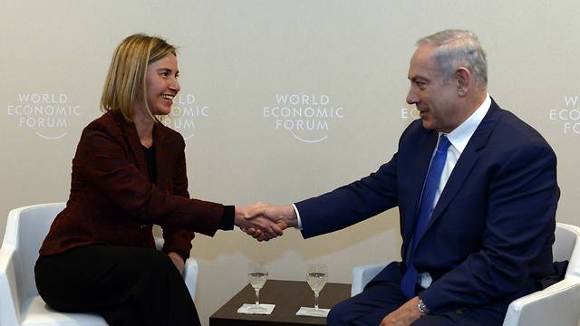 Mogherini and Netanyahu meet in Davos on the sidelines of the World Economic Forum (Photo: Haim Tzah, GPO)