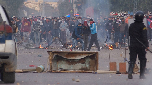 מחאה חברתית בתוניסיה. עבר את "האביב" בשלום יחסי (צילום: MCT) (צילום: MCT)