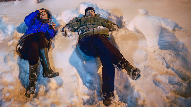 ישראלים משחקים בשלג בניו יורק (צילום:רועי בן צבי) (צילום:רועי בן צבי)
