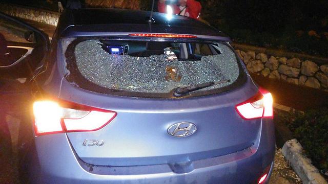 הרכב שנפגע ליד דולב, הערב (צילום: מתניה אהרונוביץ, Tps) (צילום: מתניה אהרונוביץ, Tps)