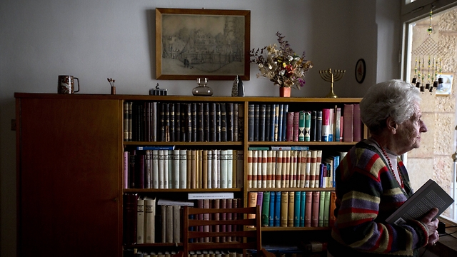 Mirjam Bolle in her Jerusalem home (Photo: AP)