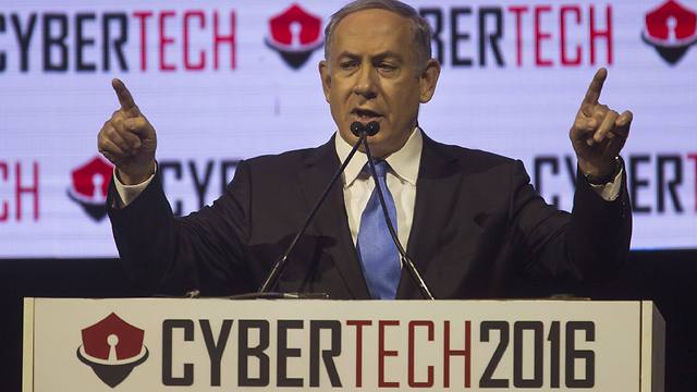 Prime Minister Benjamin Netanyahu opens the International Cybertech conference with his speech in Tel Avivon 26 January 2016 (Photo: EPA)