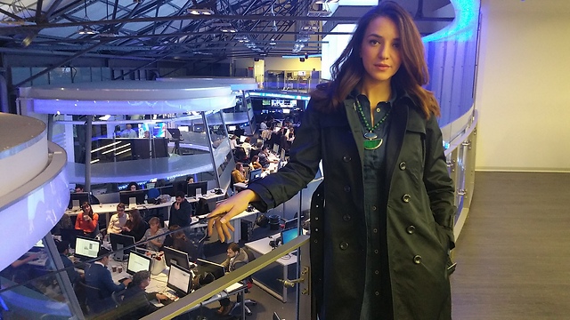 Aharish at i24news, where she presents the news in English (Photo: Shira Ben Yehuda)