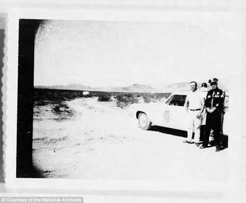מחפשים את הצלחת המעופפת בניו מכסיקו, ב-1964 (צילום: CIA) (צילום: CIA)