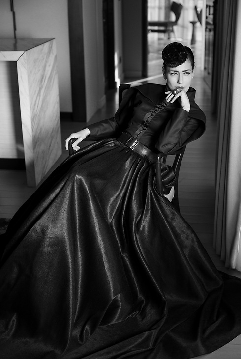 רונית אלקבץ בשמלה של יניב פרסי (צילום: מיטל ויינברג) (צילום: מיטל ויינברג)