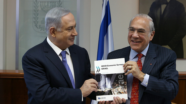 Benjamin Netanyahu with the Secretary General of the OECD (Photo: Amit Shabi)