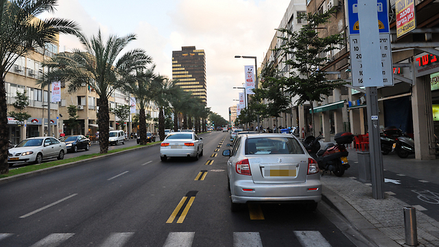 רחוב אבן גבירול בתל אביב (צילום: בן קלמר) (צילום: בן קלמר)