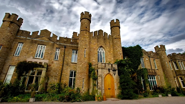 חופשה מלכותית: לישון כמו דוכסים אמיתיים בטירה בריטית ()