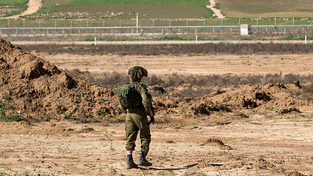 IDF soldier on the Gaza border (Photo: EPA)