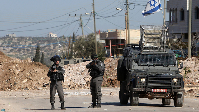 Reinforcement in the West Bank helps battle rioting (Photo: AFP)