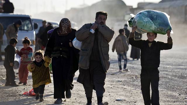 Refugees flee the Syrian city of Aleppo. (Photo: AP)