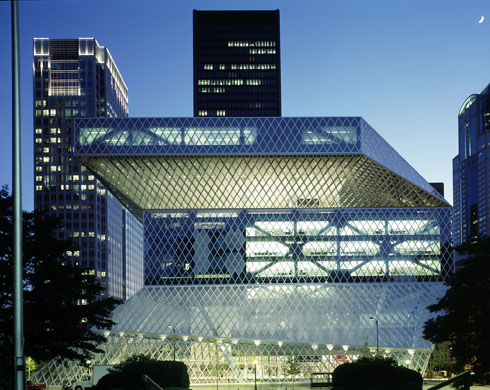 הספרייה המרכזית בסיאטל, בתכנון משרד האדריכלים OMA בהובלת קולהאס. מהאדריכלים המשפיעים בעולם בדורנו (צילום: philippe ruault)