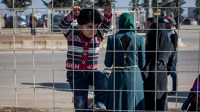 פליטים במחנה פליטים בגבול טורקיה (צילום: gettyimages) (צילום: gettyimages)
