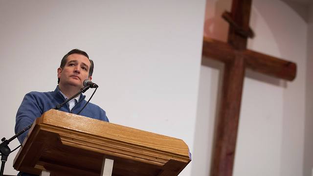 Ted Cruz speaks at a New Hampshire church on February 4, 2016 (Photo: AFP)