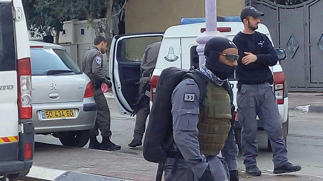 כוחות המשטרה, היום בג'לג'וליה (צילום: חסן שעלאן) (צילום: חסן שעלאן)