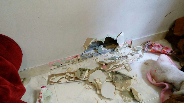 הנזק שנשאר בבתים אחרי החיפוש (צילום: חסן שעלאן) (צילום: חסן שעלאן)