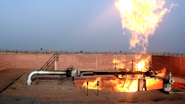 הפיצוץ בצינור הגז ב-2012 (צילום: EPA) (צילום: EPA)