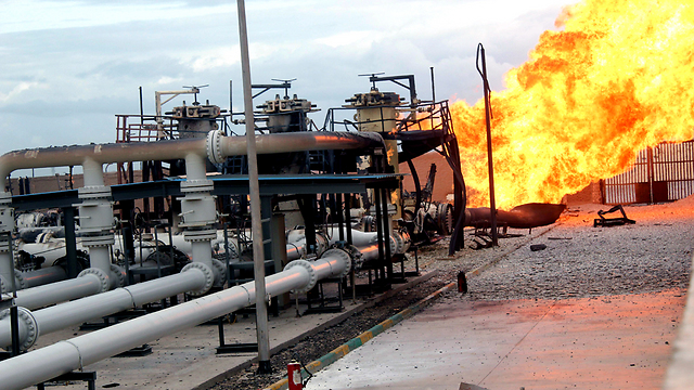 פיצוץ צינור הגז במצרים ב-2011 (צילום: EPA) (צילום: EPA)