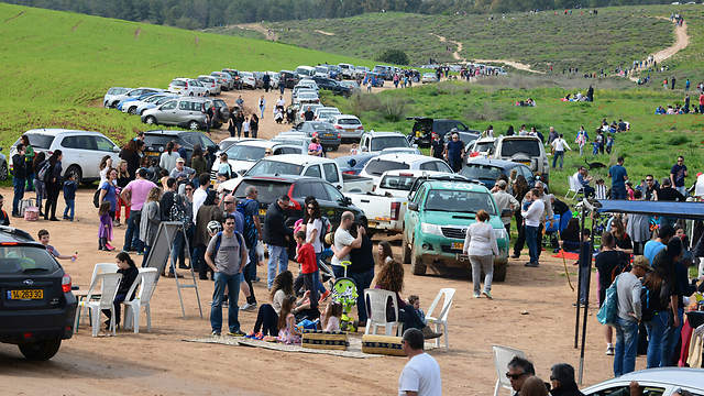 Thousands of visitors at the Pura Nature Reserve (Photo: Herzl Yosef)