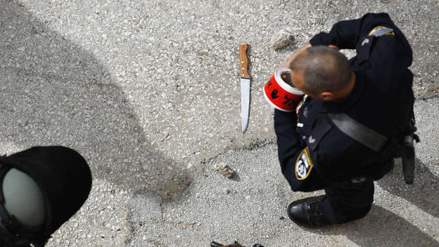 Knife used by the attacker in Hebron (Photo: EPA)
