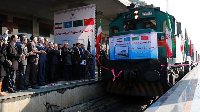 "מחייה מחדש את דרך המשי העתיקה". הרכבת הראשונה עם הגעתה לטהרן (צילום: AFP) (צילום: AFP)