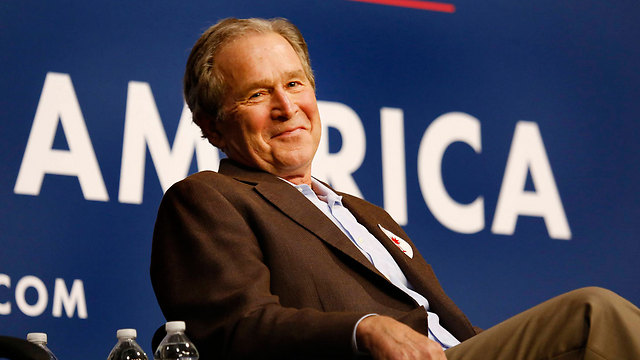בינתיים הוא לא עוזר. הנשיא לשעבר ג'ורג' בוש (צילום: MCT) (צילום: MCT)
