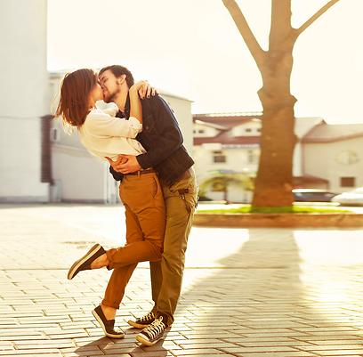 בכל פעם שנפגשו, האהבה ביניהם פרחה (צילום: Shutterstock) (צילום: Shutterstock)