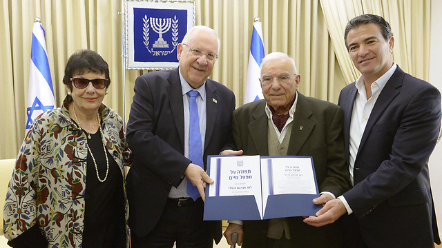 Mr. and Mrs. Barzilai with President Rivlin and Director Cohen. (Photo: Mark Nieman/GPO)