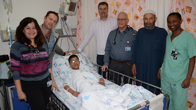 Mohammed Abu Jazer with his father and Dr. Akiva Tamir, head of Pediatric Cardiologic Department at the Wolfson Medical Center (Photo: Wolfson Medical Center)