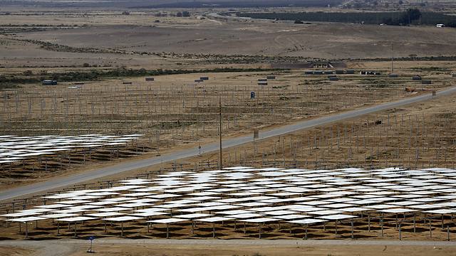 A field with heliostat mirrors (Photo: Reuters)