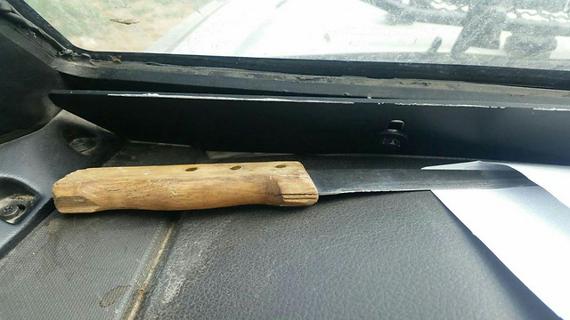 הסכין שנמצאה ברשות הנער (צילום: הצלה יו"ש) (צילום: הצלה יו