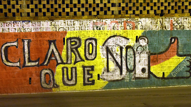 "ברור שלא". כתובת על הקיר בבוליביה לקראת משאל העם (צילום: AFP) (צילום: AFP)