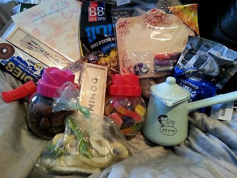 ממתקים, משחקים ופינג'אן - חבילות מושקעות ולא רגילות  (צילום: מתוך פייסבוק) (צילום: מתוך פייסבוק)