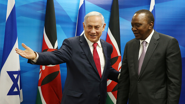 Prime Minister Netanyahu and Kenyan President Uhuru Kenyatta meet in Israel (Photo: Ohad Zwigenberg)