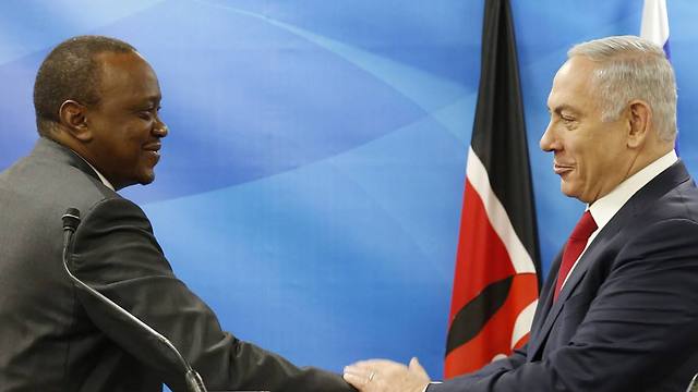 Kenya's President Uhuru Kenyatta shakes hands with Israeli Prime Minister Benjamin Netanyahu in Jerusalem (Photo: AP)