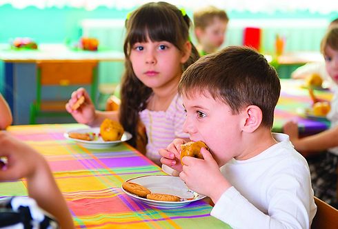 הילדים יאכלו בריא בצהרונים. כבר בלי שניצל וצ'יפס (צילום: ShutterStock) (צילום: ShutterStock)