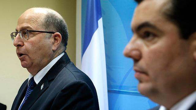 Moshe Ya'alon with his Cypriot counterpart (Photo: AP) 