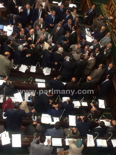 המהומה בפרלמנט המצרי, היום. מתוך כלי התקשורת במצרים ()
