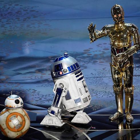 גם הם באו לבקר: BB8, R2-D2, C3PO מ"מלחמת הכוכבים" (צילום: AP) (צילום: AP)